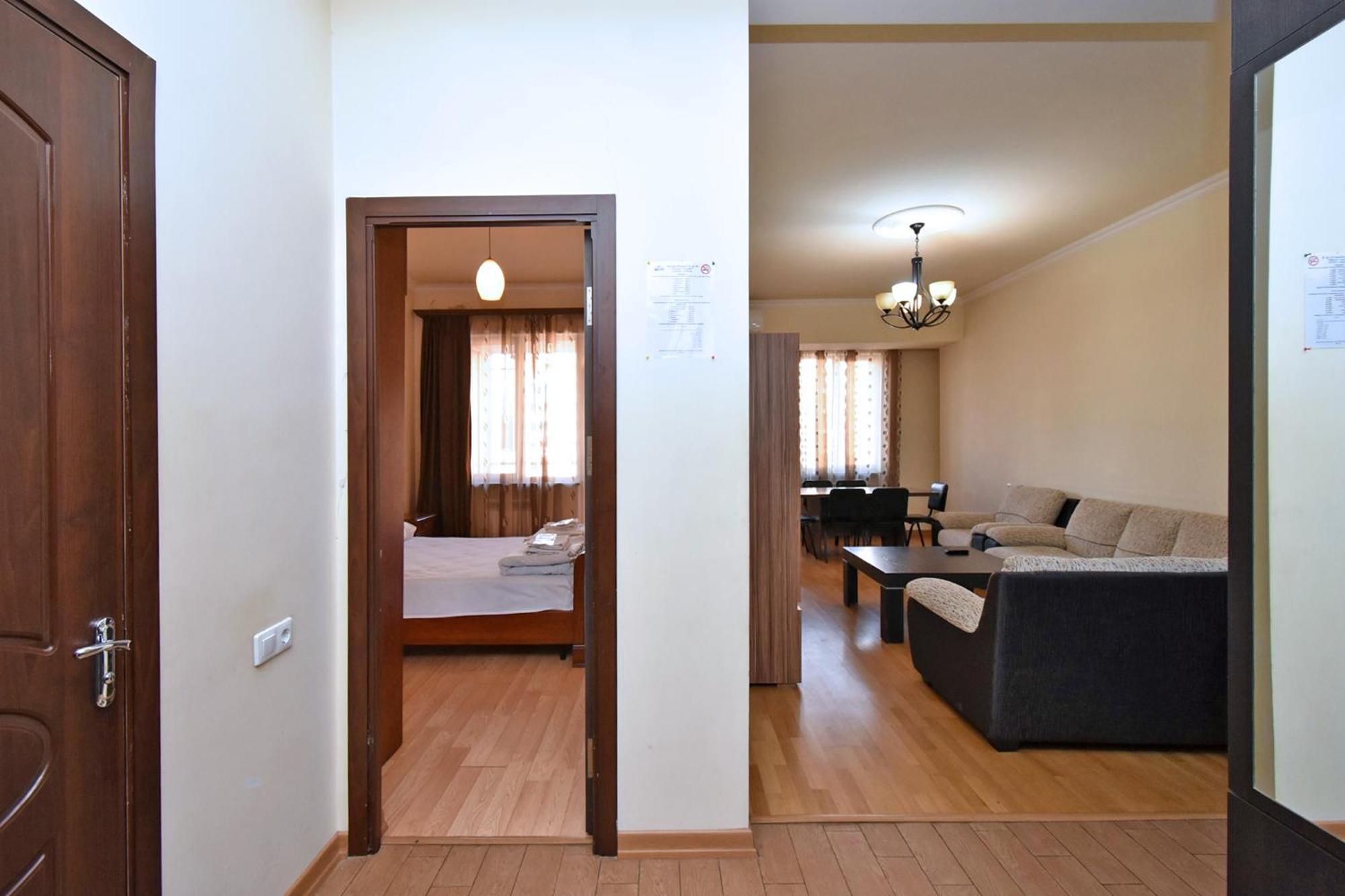 Rent Inn Yerevan On Buzand Street Exterior foto